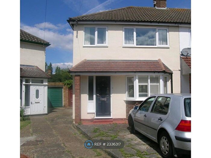3 Bedroom Semi-Detached House To Rent In Sutherland Gardens, Worcester Park, KT4