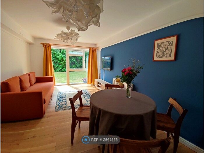 2 Bedroom Flat To Rent In Foxgrove Road, Beckenham, BR3