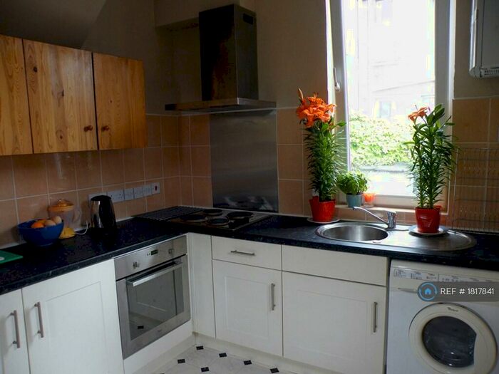 3 Bedroom Flat To Rent In Newington, Edinburgh, EH9