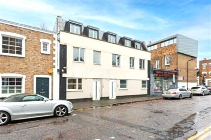 2 Bedroom Apartment To Rent In Mountgrove Road, N5