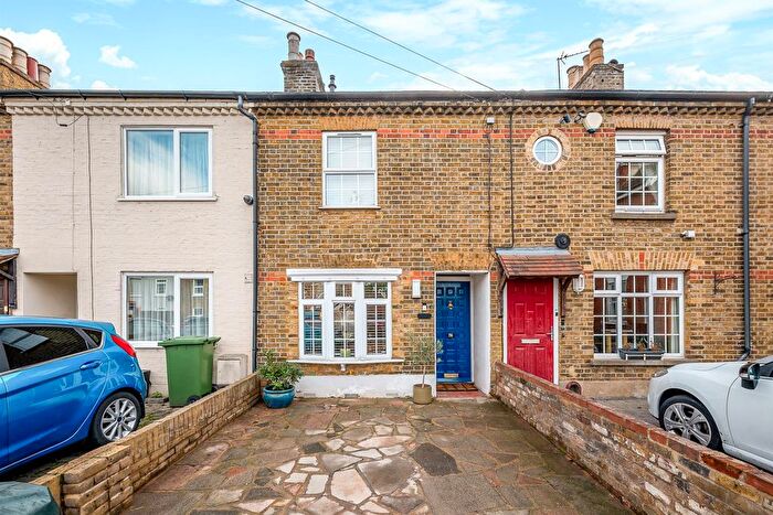 3 Bedroom Cottage For Sale In Devonshire Road, London, SE9