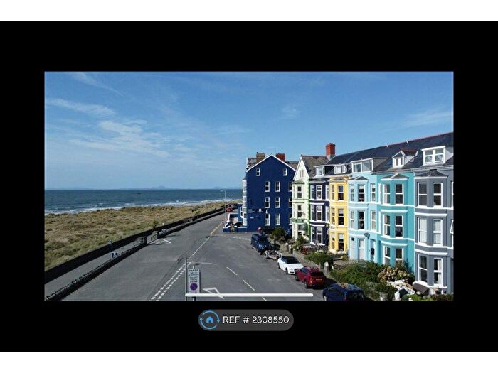 1 Bedroom Flat To Rent In Marine Parade, Barmouth, LL42