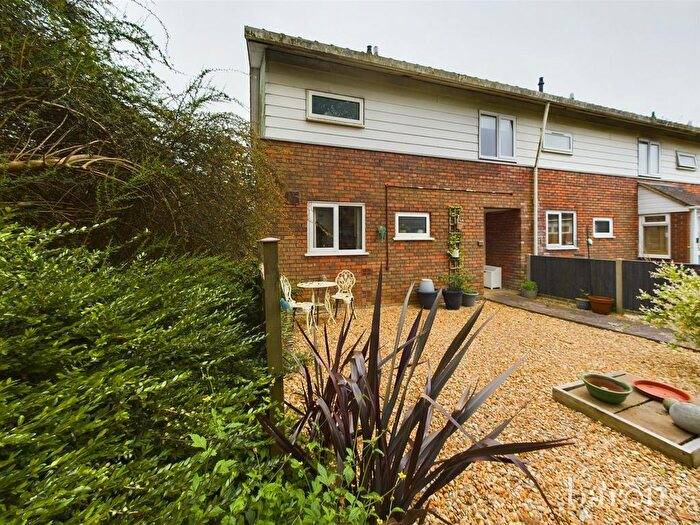 3 Bedroom Property For Sale In Bach Close, Basingstoke, RG22