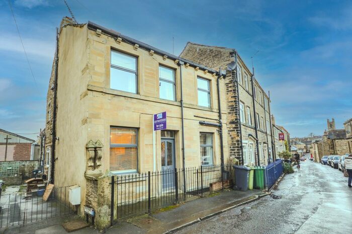 2 Bedroom End Of Terrace House To Rent In Southgate, Honley, Holmfirth, HD9