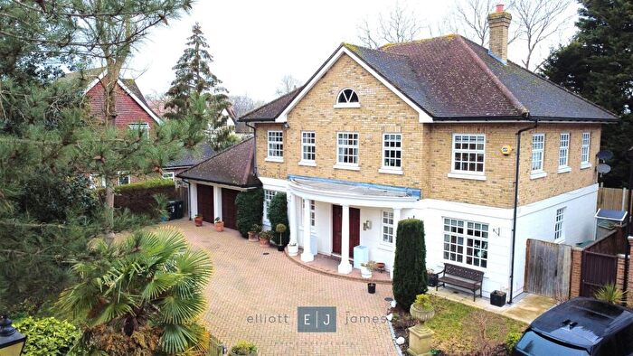 5 Bedroom Detached House To Rent In Gainsborough Place, Chigwell, IG7