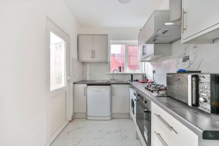 3 Bedroom Semi-detached House To Rent In Heath Road, Hounslow, TW3