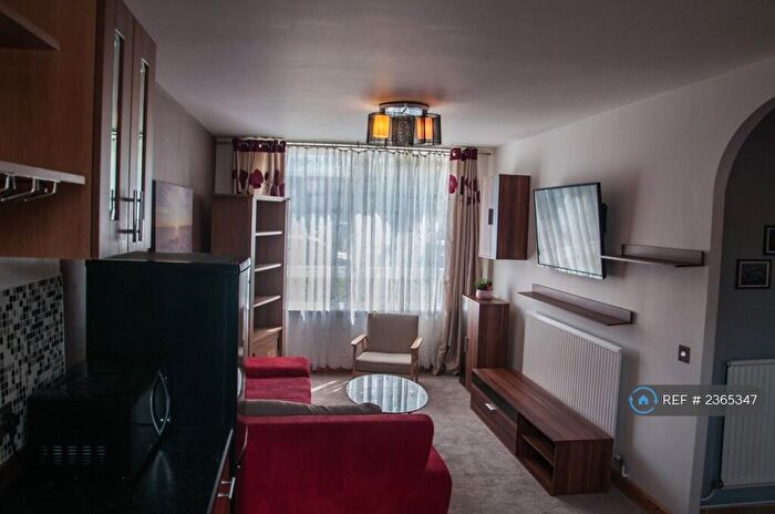 1 Bedroom Flat To Rent In Linsdell Road, Barking, IG11