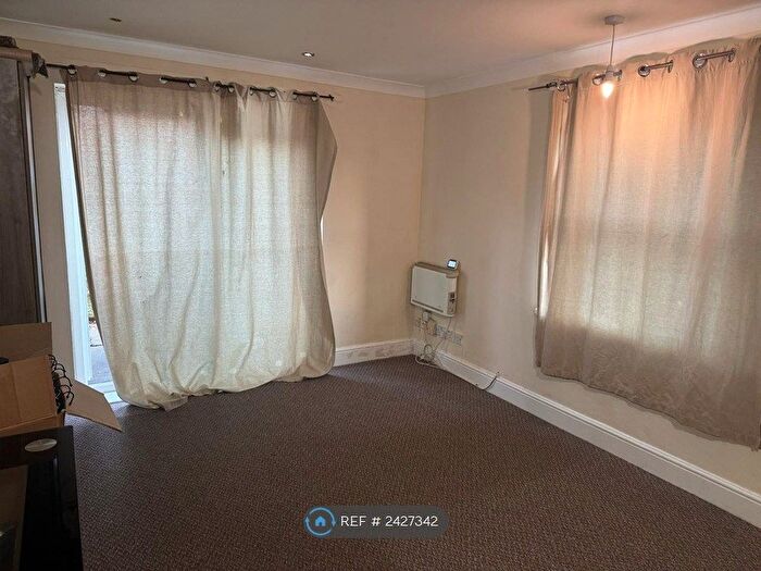 2 Bedroom Flat To Rent In Lavender Place, Ilford, IG1