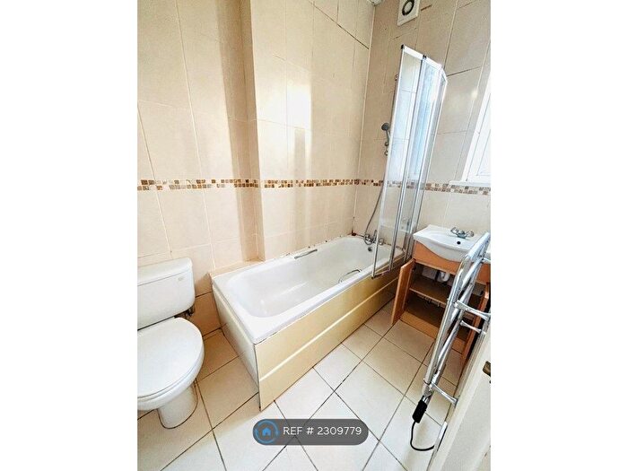 1 Bedroom Flat To Rent In Hammersmith Grove, London, W6