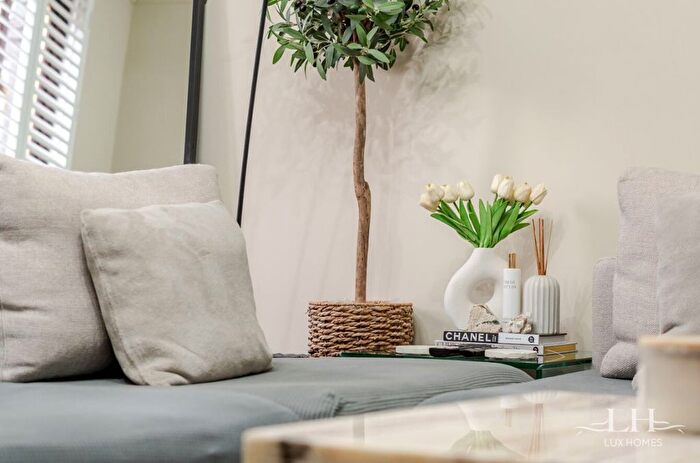 1 Bedroom Maisonette For Sale In Consort Close, Brentwood, CM14