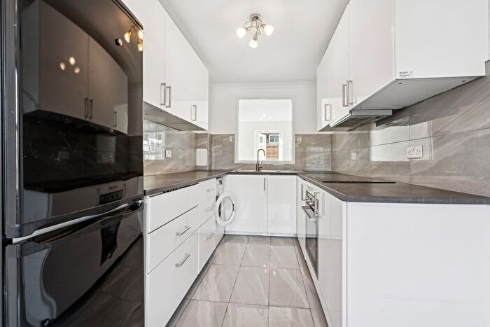 3 Bedroom End Of Terrace House To Rent In Kingston Square, London, SE19