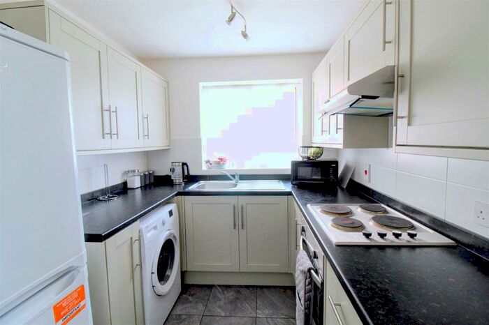 1 Bedroom Flat To Rent In Webbscroft Road, Dagenham, RM10