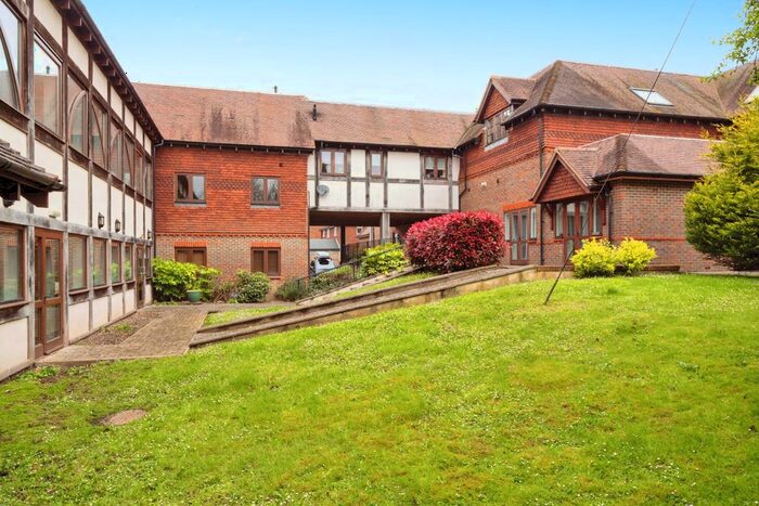 2 Bedroom Flat For Sale In London Road, Hurst Green, Etchingham, East Sussex, TN19