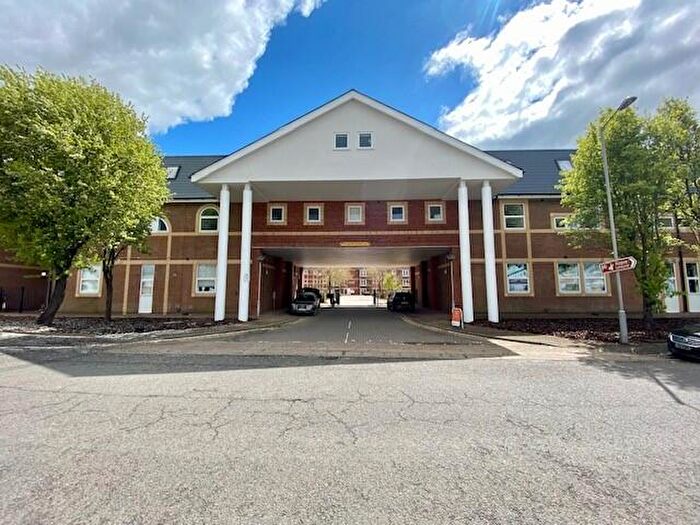 2 Bedroom Apartment To Rent In Alton Mews, Aylesbury, HP19