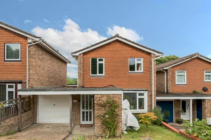 3 Bedroom Link Detached House To Rent In Dean Garden Rise, High Wycombe, HP11