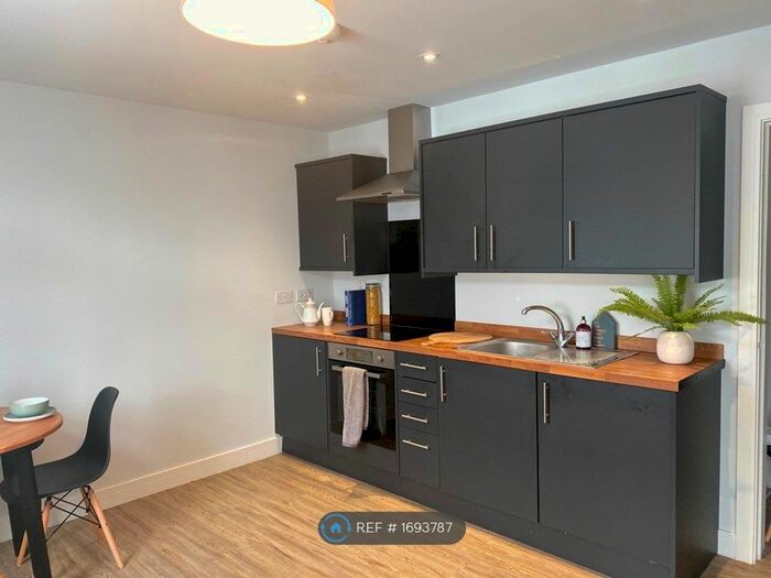 2 Bedroom Maisonette To Rent In Letty Street, Cardiff, CF24