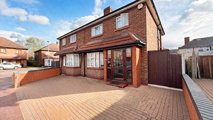 3 Bedroom Property To Rent In Ingleby Road, Dagenham, RM10