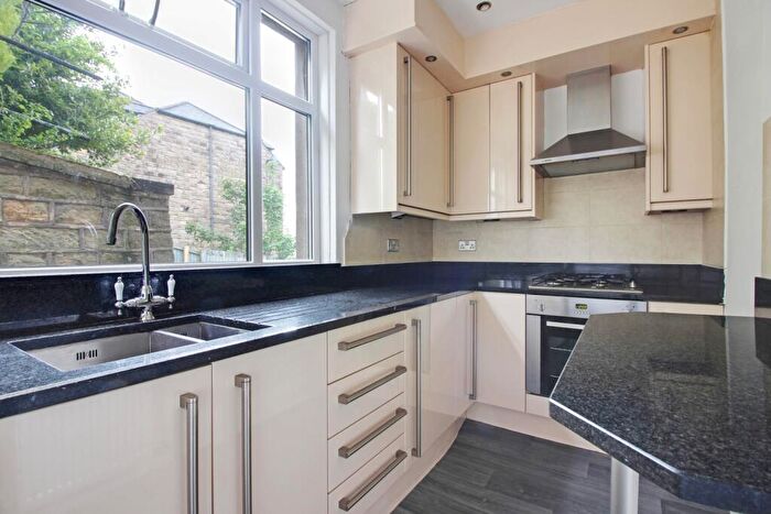 1 Bedroom Cottage For Sale In Stones Bank, Ripponden, HX6