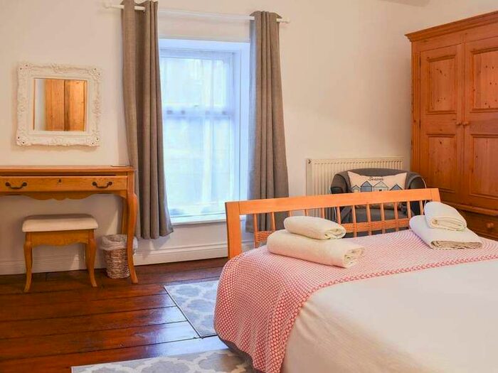 3 Bedroom Cottage House For Sale In High Street, Wyke Regis, Weymouth, DT4