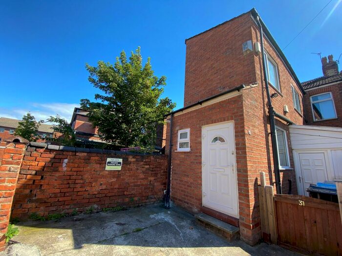 2 Bedroom Flat To Rent In Cross Street, Sale, M33