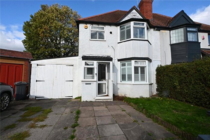 3 Bedroom Semi Detached House For Sale In Bradnock Close, Moseley, Birmingham, B13