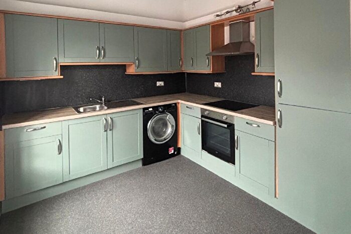 3 Bedroom Flat To Rent In Foxrose Court, Sneinton, Nottingham, Nottinghamshire, NG3