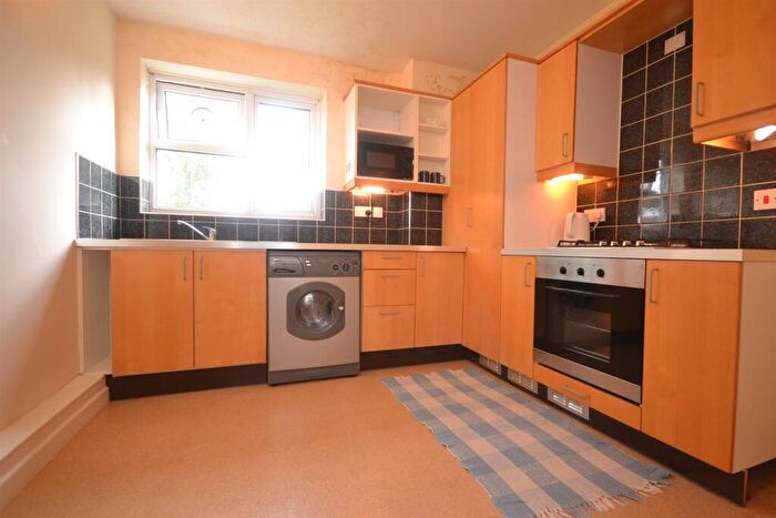 2 Bedroom Apartment To Rent In Malvern Court, Addington Road, Reading, Berkshire, RG1