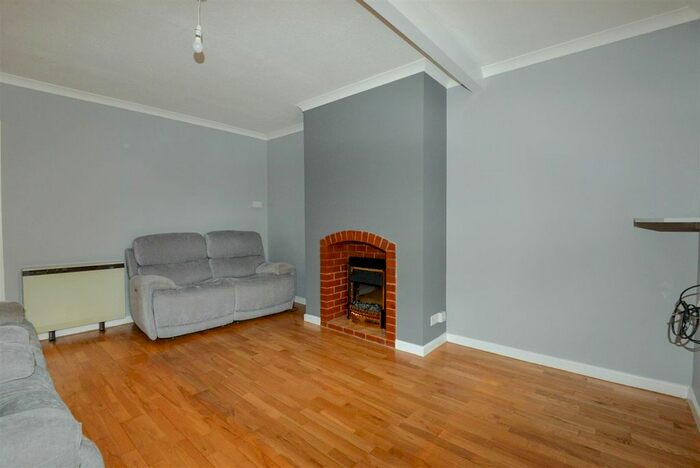 2 Bedroom End Of Terrace House To Rent In Berrydale Avenue, Bridgwater, TA6