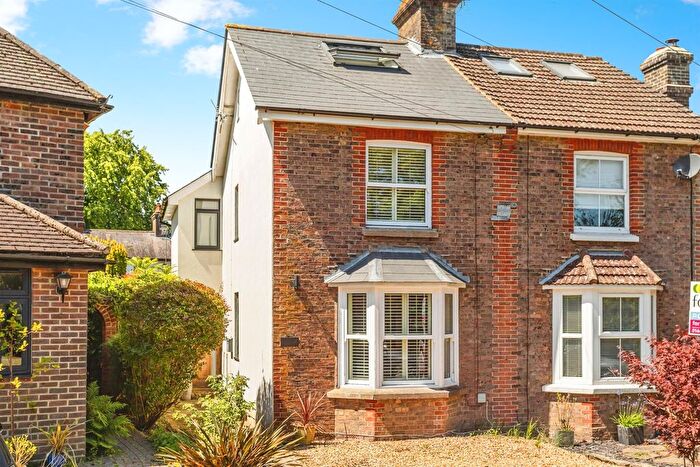 3 Bedroom Semi-detached House For Sale In Brainsmead, Cuckfield, Haywards Heath, RH17