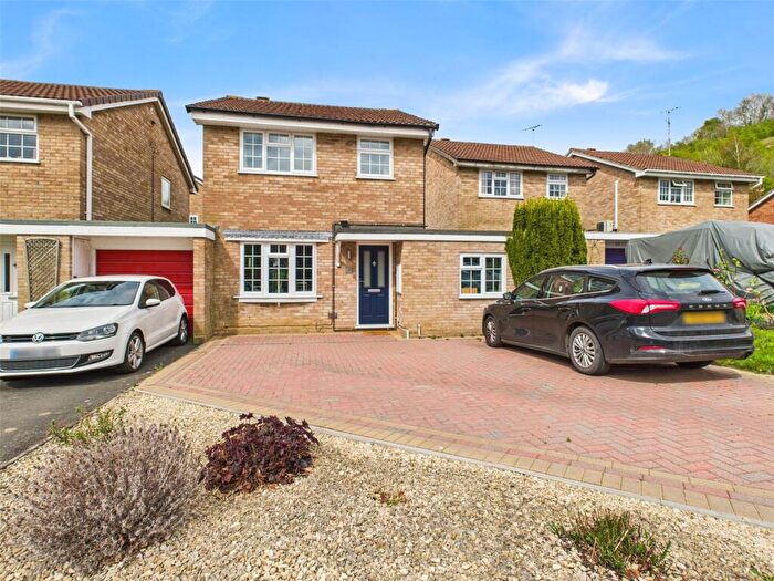3 Bedroom Link Detached House For Sale In Rosedale Avenue, Stonehouse, Gloucestershire, GL10
