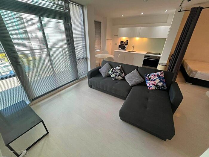 Flat To Rent In Ingram Street, Leeds, West Yorkshire, Uk, LS11