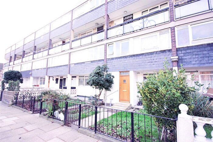 3 Bedroom Flat To Rent In Treby Street, Mile End, London, E3