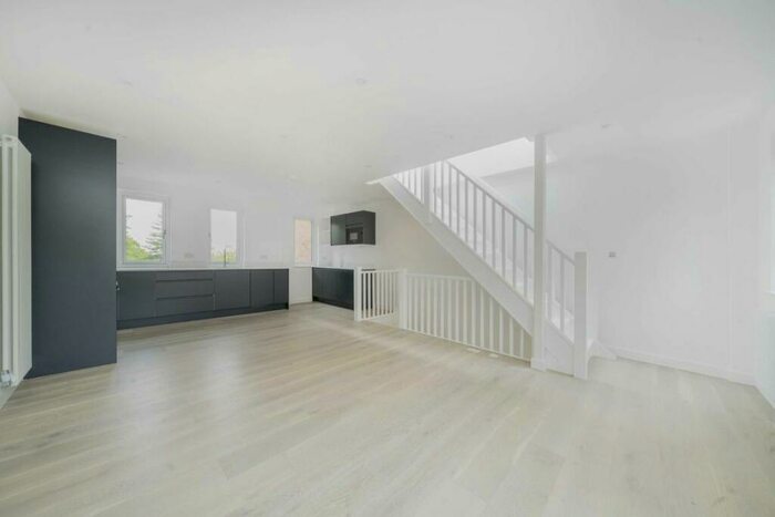 2 Bedroom Flat To Rent In Crouch End Hill, London, N8