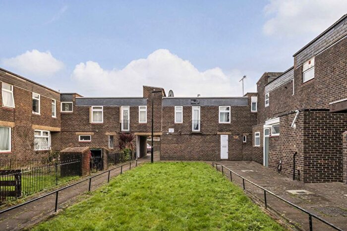 1 Bedroom Flat To Rent In Jetstar Way, Northolt, UB5