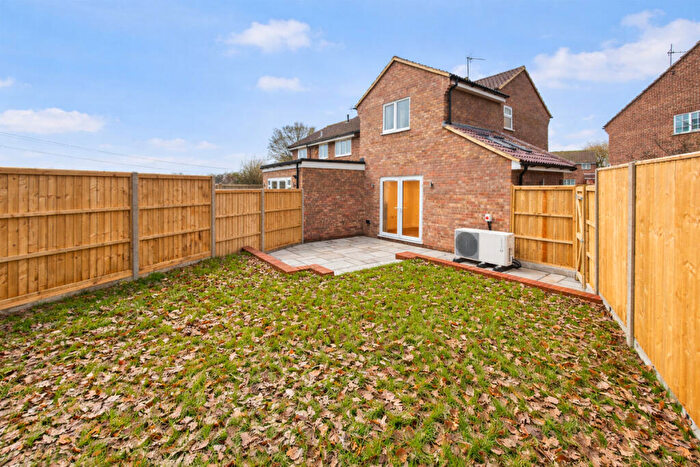 2 Bedroom End Of Terrace House For Sale In Isenburg Way, Hemel Hempstead, HP2