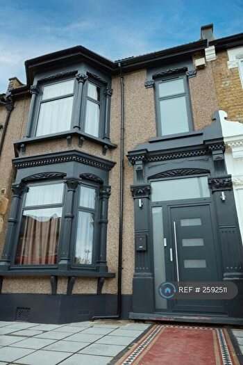 1 Bedroom Flat To Rent In Grove Green Road, London, E11