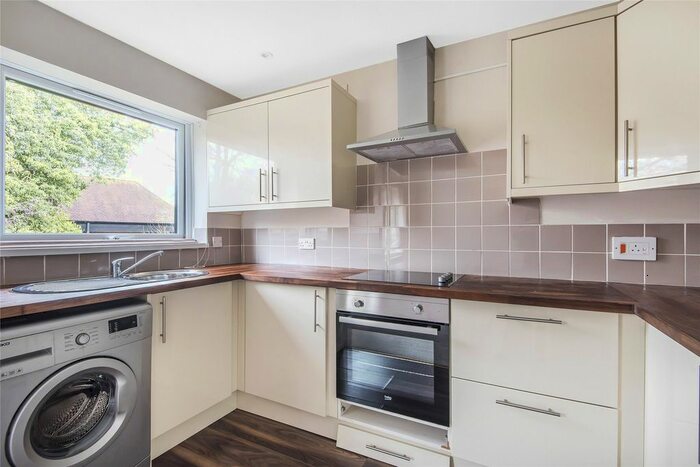 1 Bedroom Flat To Rent In Landen Court, Finchampstead Road, Wokingham, Berkshire, RG40