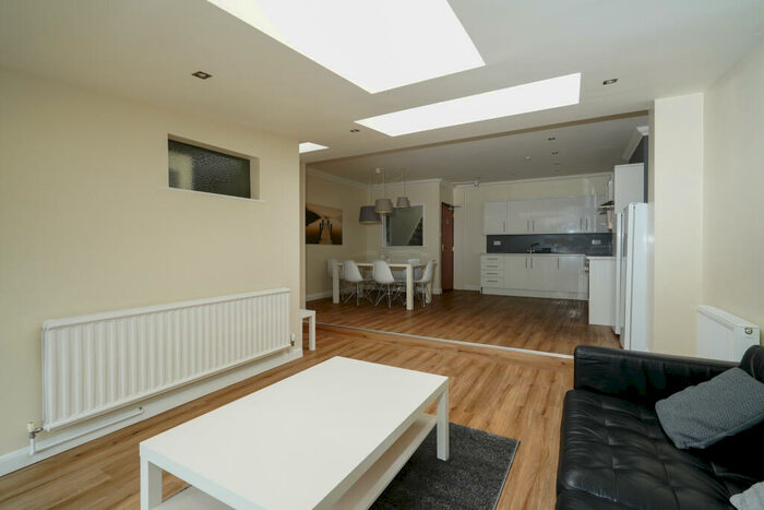 5 Bedroom Terraced House To Rent In Botley Road, Botley, OX2