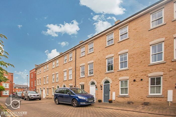 3 Bedroom Town House To Rent In Garland Road, Colchester, CO2