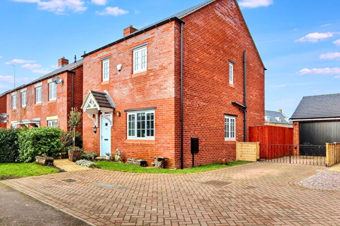 3 Bedroom Detached House For Sale In Parsons Piece, Banbury, OX16