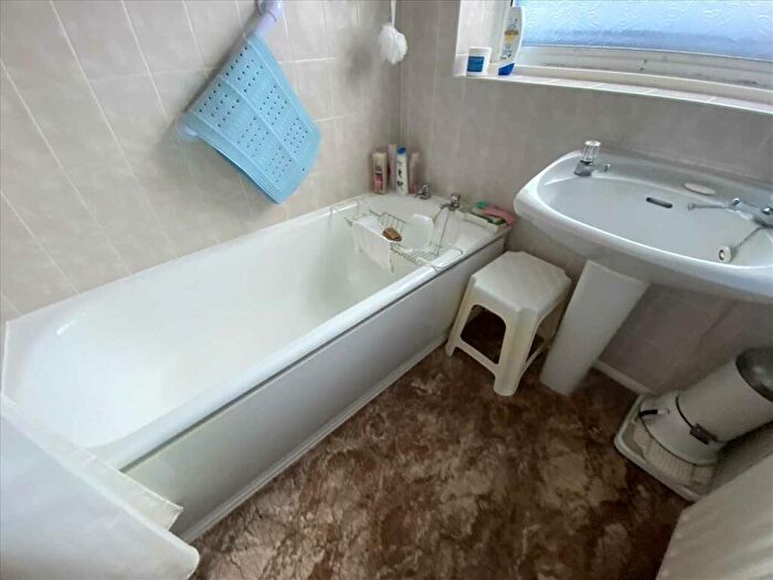 3 Bedroom Detached Bungalow For Sale In Bishops Road, Leasingham, NG34