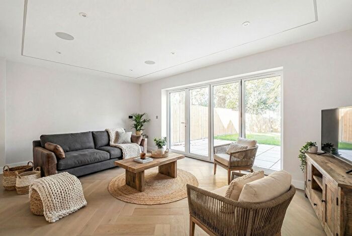 4 Bedroom Property For Sale In Apple Tree Grove, Pollards Hill North, SW16