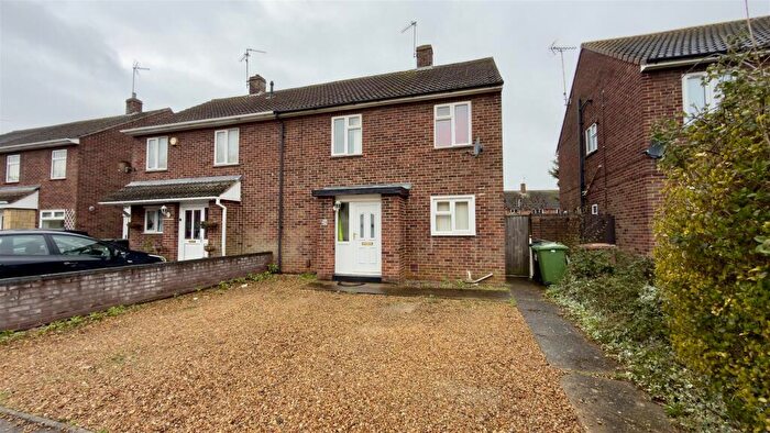 3 Bedroom Semi Detached House For Sale In Mendip Grove, Gunthorpe, Peterborough, PE4