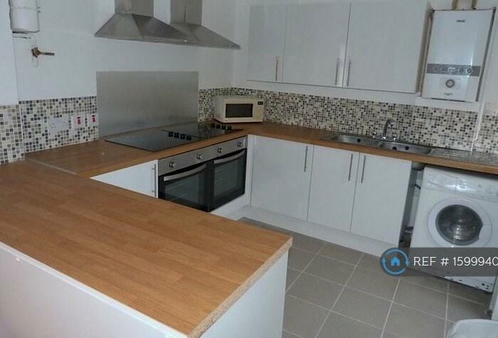 6 Bedroom End Of Terrace House To Rent In Harriet Street, Cardiff, CF24
