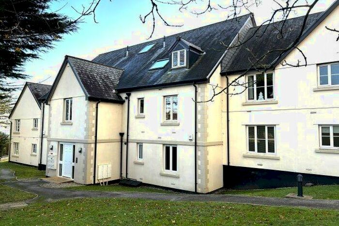 2 Bedroom Flat To Rent In Doublegates, St. Austell, PL25