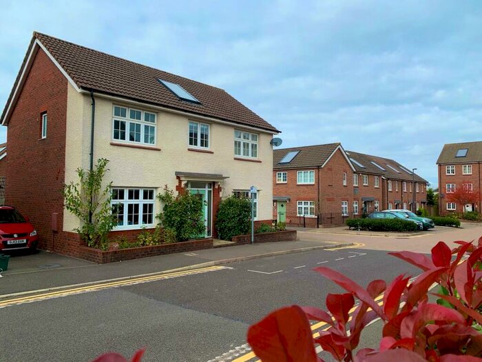 4 Bedroom House To Rent In Tinding Drive, Bristol, BS16