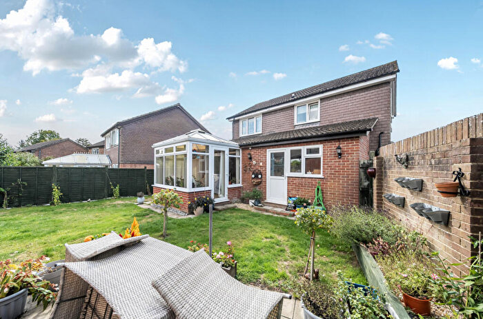 4 Bedroom Link Detached House For Sale In Waverley Drive, South Wonston, Winchester, Hampshire, SO21