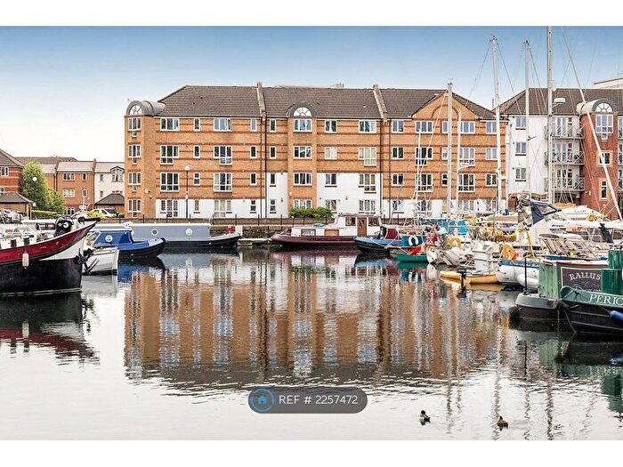 Studio To Rent In Transom Close, London, SE16