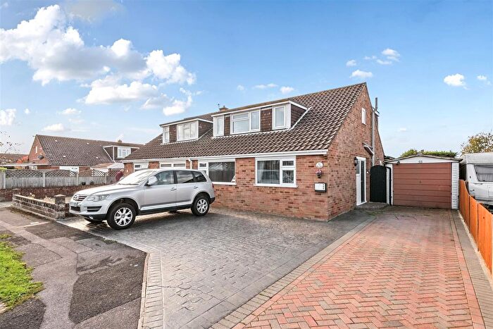 4 Bedroom Bungalow For Sale In Cavanna Close, Gosport, PO13