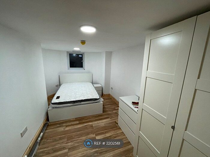 1 Bedroom Flat To Rent In Norman Terrace, Leeds, LS8